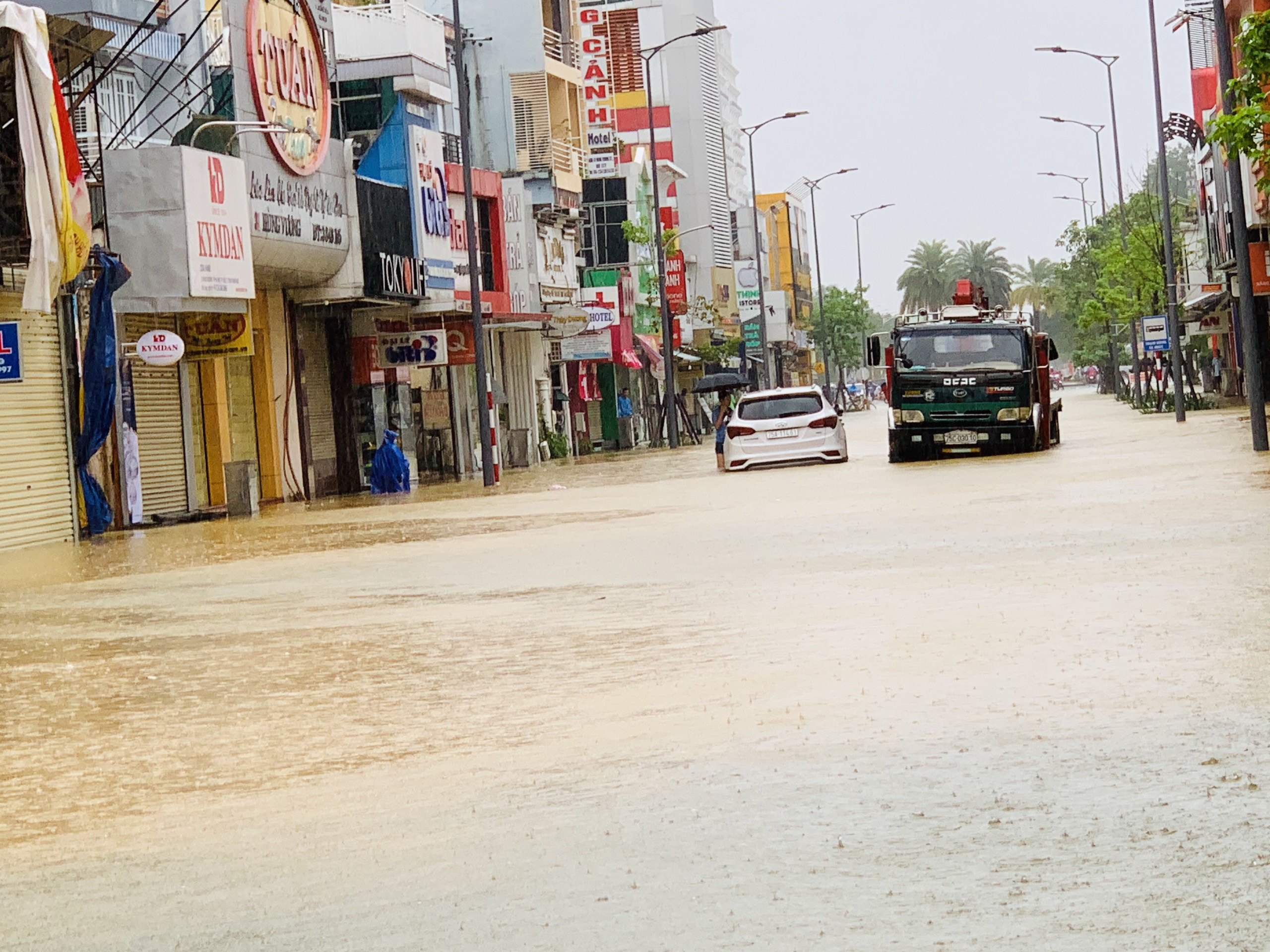 Nước lũ liên tục dâng cao tại Thừa Thiên - Huế